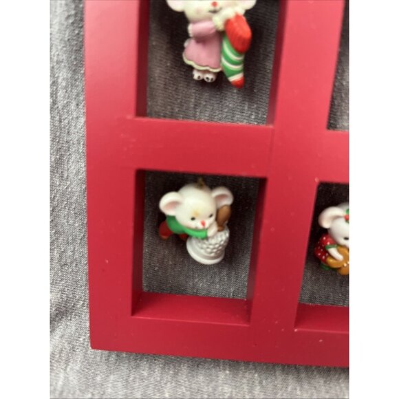 Vtg Avon A Merry Little Christmas Display Shadow Box House 5 Miniature Mice - Picture 6 of 7